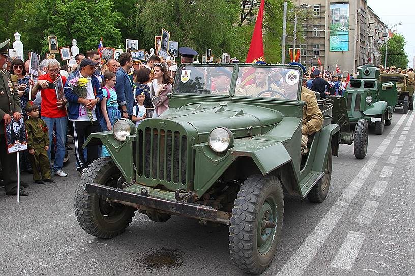 73-я годовщина Победы в Великой Отечественной войне. Акция памяти &quot;Бессмертный полк&quot; на Театральной площади