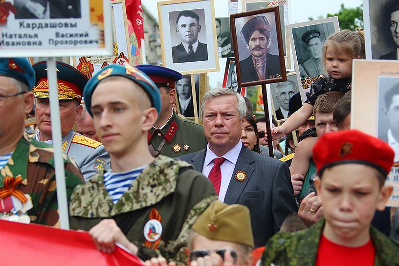 73-я годовщина Победы в Великой Отечественной войне. Акция памяти &quot;Бессмертный полк&quot; на Театральной площади