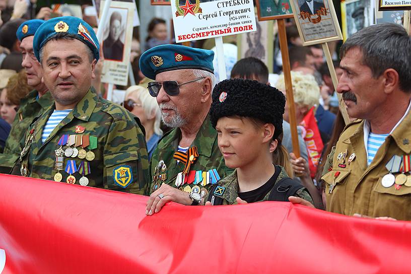 73-я годовщина Победы в Великой Отечественной войне. Акция памяти &quot;Бессмертный полк&quot; на Театральной площади