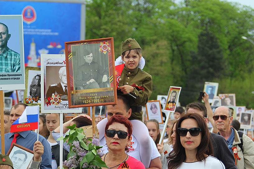 73-я годовщина Победы в Великой Отечественной войне. Акция памяти &quot;Бессмертный полк&quot; на Театральной площади