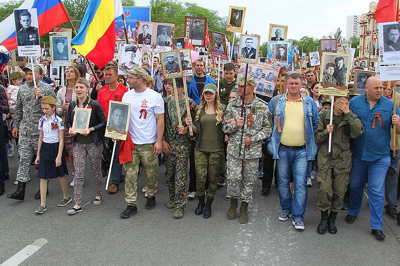 73-я годовщина Победы в Великой Отечественной войне. Акция памяти &quot;Бессмертный полк&quot; на Театральной площади