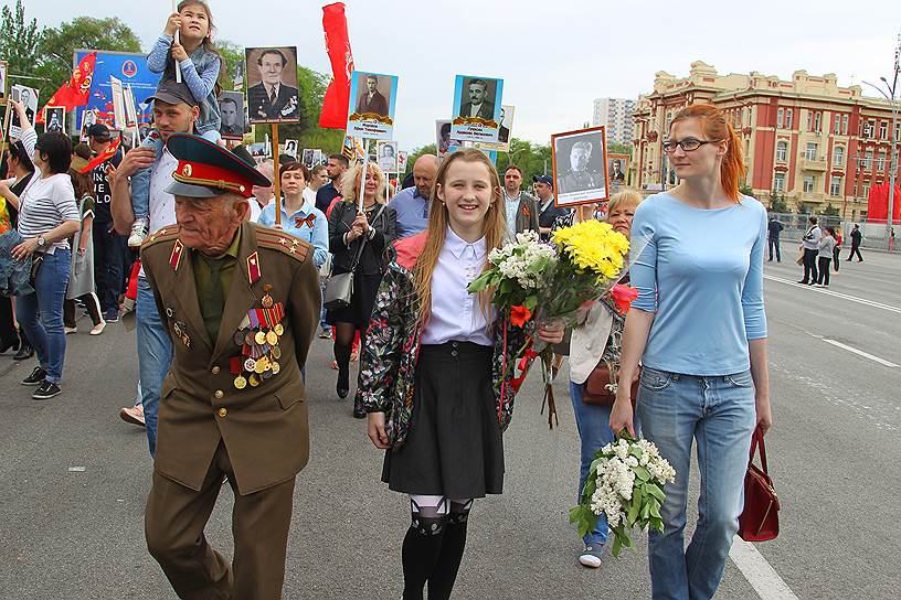 73-я годовщина Победы в Великой Отечественной войне. Акция памяти &quot;Бессмертный полк&quot; на Театральной площади