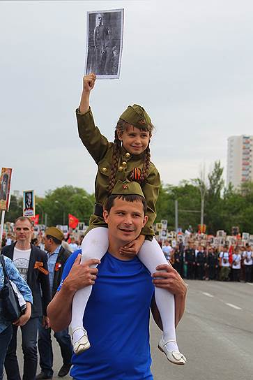 73-я годовщина Победы в Великой Отечественной войне. Акция памяти &quot;Бессмертный полк&quot; на Театральной площади