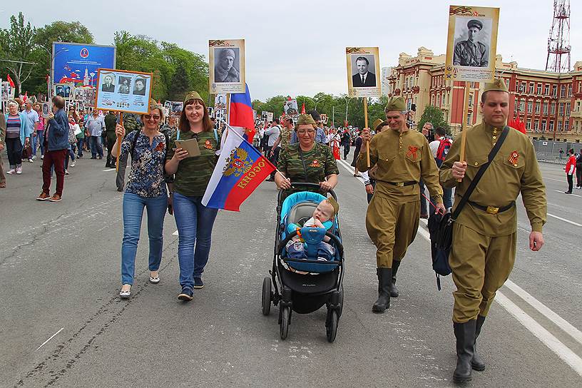 73-я годовщина Победы в Великой Отечественной войне. Акция памяти &quot;Бессмертный полк&quot; на Театральной площади