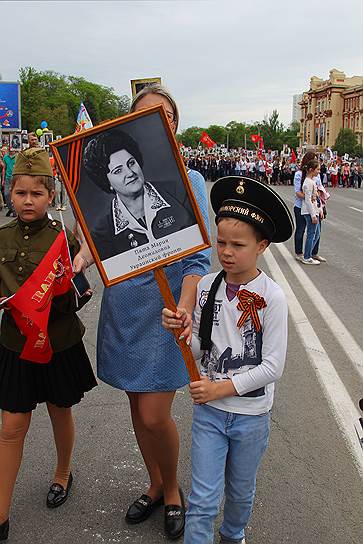 73-я годовщина Победы в Великой Отечественной войне. Акция памяти &quot;Бессмертный полк&quot; на Театральной площади