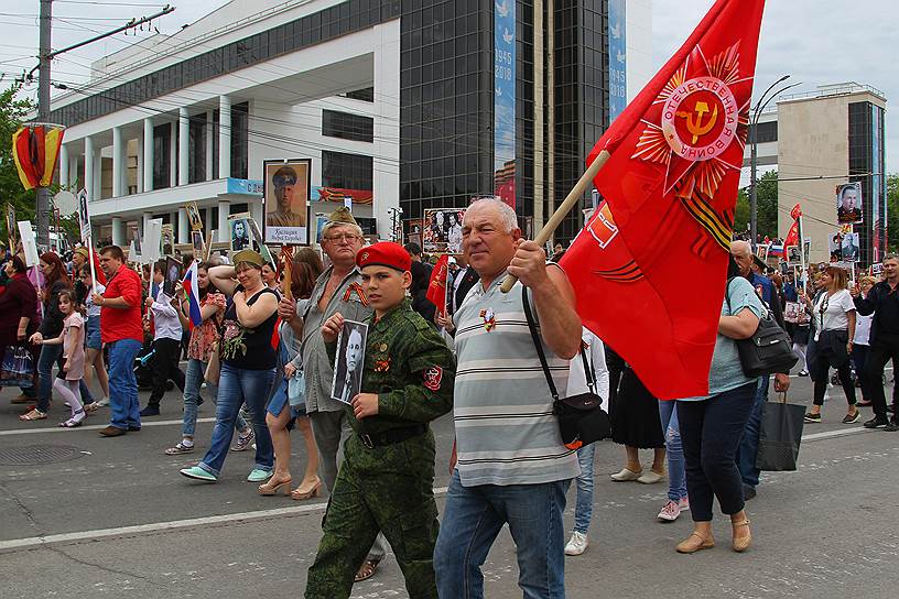 73-я годовщина Победы в Великой Отечественной войне. Акция памяти &quot;Бессмертный полк&quot; на Театральной площади