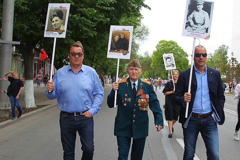 73-я годовщина Победы в Великой Отечественной войне. Акция памяти &quot;Бессмертный полк&quot; на Театральной площади