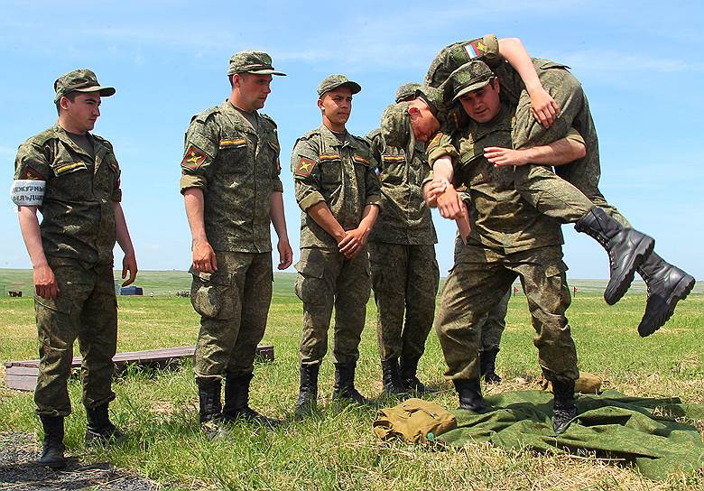 Проведение общевойсковой подготовки с новобранцами 150 мото-стрелковой дивизии, на полигоне Кадамовский