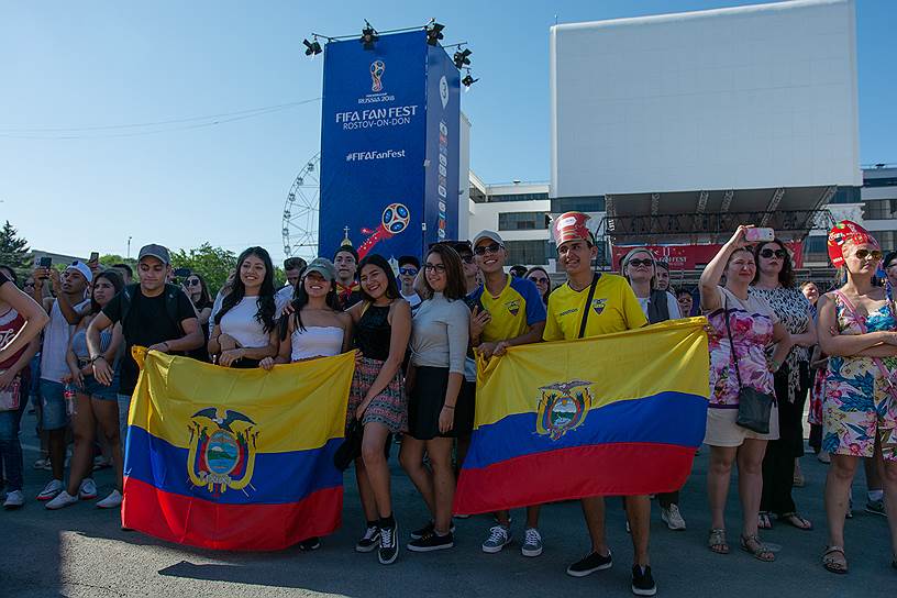 Открытие &quot;фестиваля болельщиков ЧМ 2018&quot;. Болельщики в фан-зоне, на Театральной площади