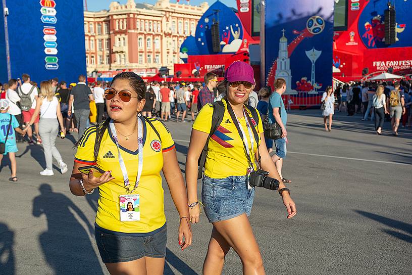 Открытие &quot;фестиваля болельщиков ЧМ 2018&quot;. Болельщики в фан-зоне, на Театральной площади