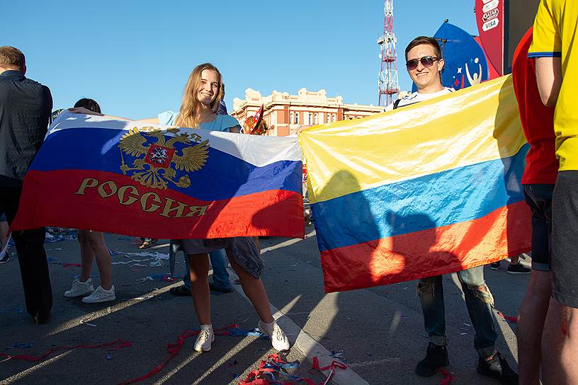 Открытие &quot;фестиваля болельщиков ЧМ 2018&quot;. Болельщики в фан-зоне, на Театральной площади