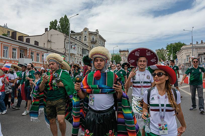 Чемпионат мира по футболу в России FIFA-2018. Футбольные болельщики Мексики в Ростове-на-Дону