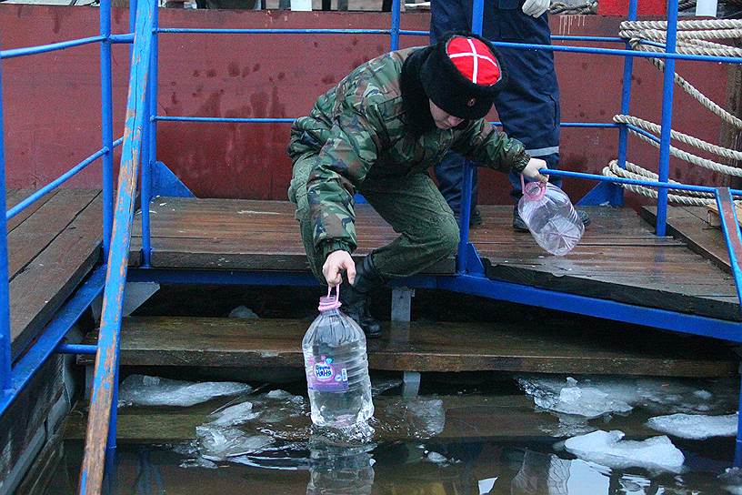 Праздник Крещения Господня. Крещенские купания в реке Дон.