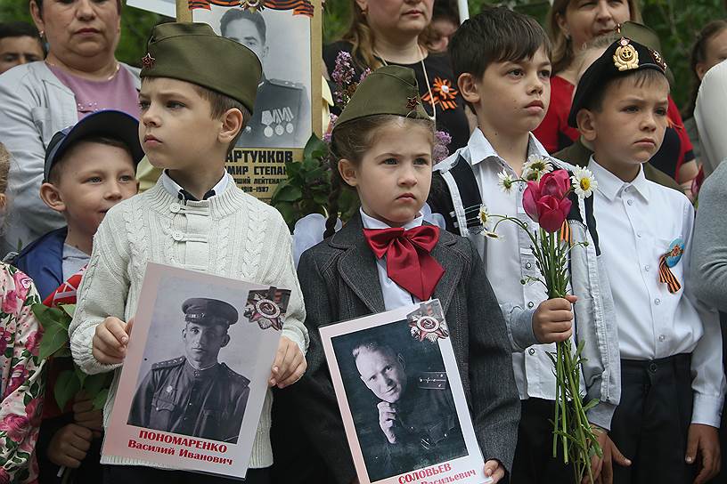 Молебен на братской могиле и шествие &quot;Бессмертный полк&quot; в станице Старочеркасская