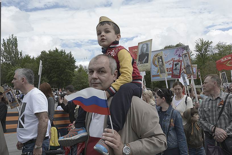 Шествие &quot;Бессмертный полк&quot;, на Театральной площади.