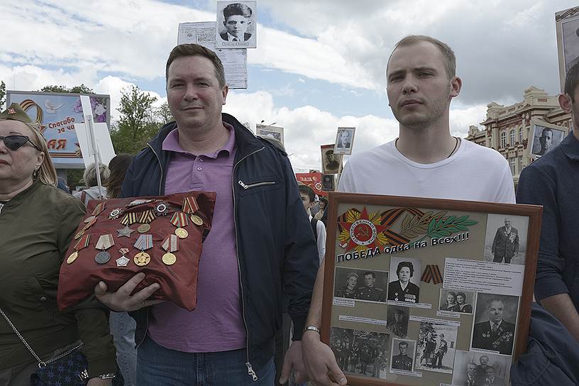 Шествие &quot;Бессмертный полк&quot;, на Театральной площади.