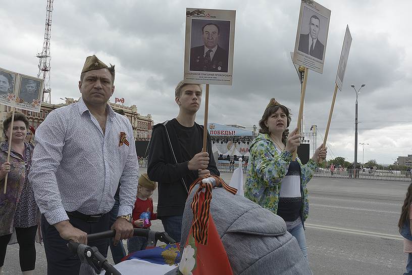 Шествие &quot;Бессмертный полк&quot;, на Театральной площади.