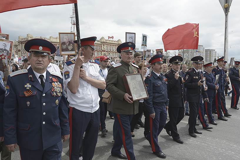 Шествие &quot;Бессмертный полк&quot;, на Театральной площади.