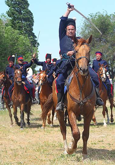 Международный фестиваль &quot;Оборона Таганрога 1855 года&quot; прошел на Пушкинской набережной. Участники во время исторической реконструкции попытки высадки англо-французских интервентов во время Крымской войны