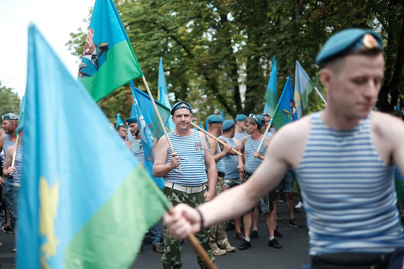 Празднование дня ВДВ, в центре города