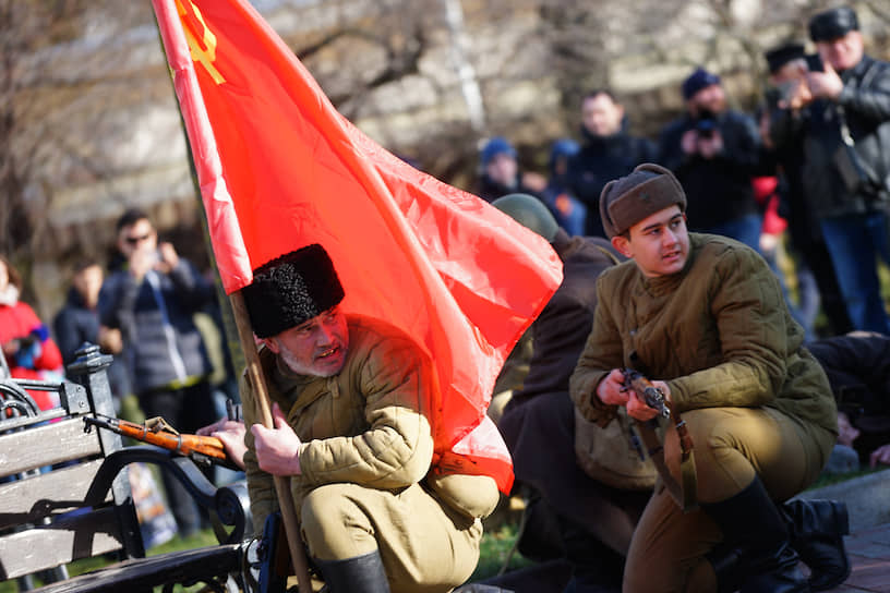 Военно-историческая реконструкция событий 12 февраля 1943 года - день осводождения Краснодара от немецкой оккупации.