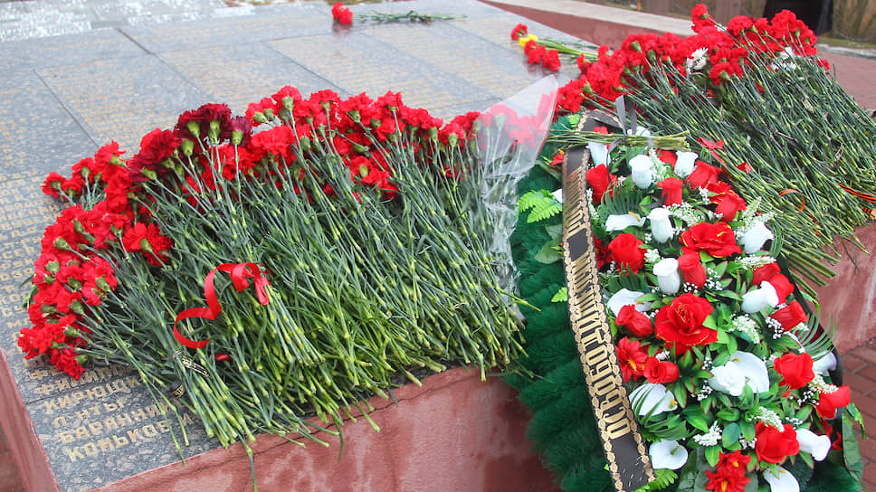 Церемония возложения венков и цветов к мемориальному комплексу «Кумженская роща», посвященная 77-й годовщине со дня освобождения г. Ростова-на-Дону от немецко-фашистских захватчиков.