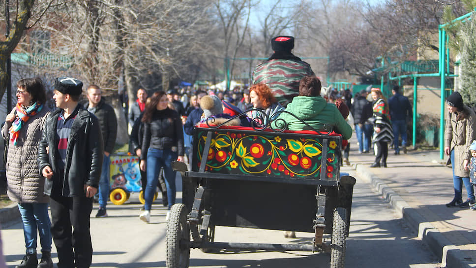 Празднование &quot;Широкой Масленицы&quot; в станице Старочеркасская.