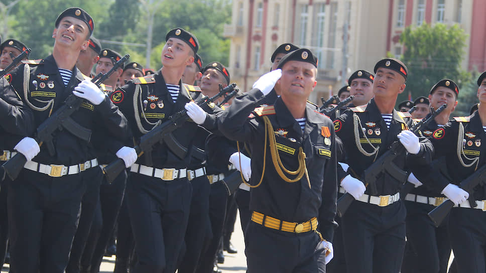 Военный парад на Театральной площади, посвященный 75-летию Победы в Великой отечественной войне