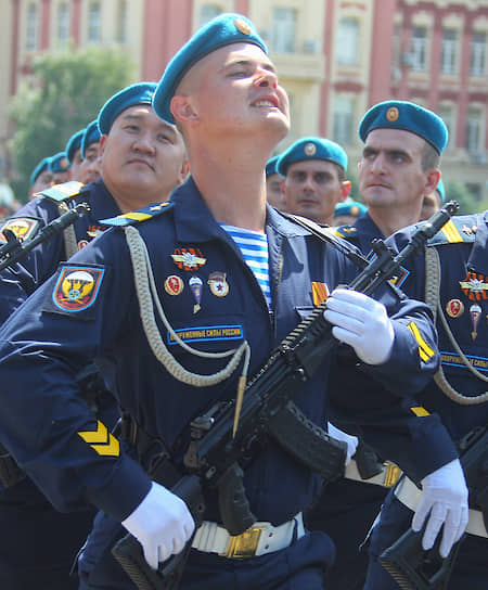 Военный парад на Театральной площади, посвященный 75-летию Победы в Великой отечественной войне