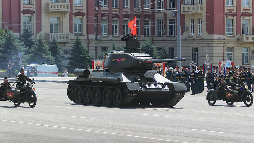 Военный парад на Театральной площади, посвященный 75-летию Победы в Великой отечественной войне