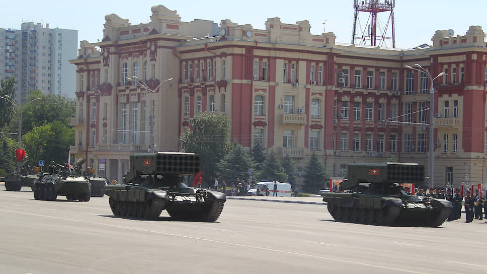 Военный парад на Театральной площади, посвященный 75-летию Победы в Великой отечественной войне