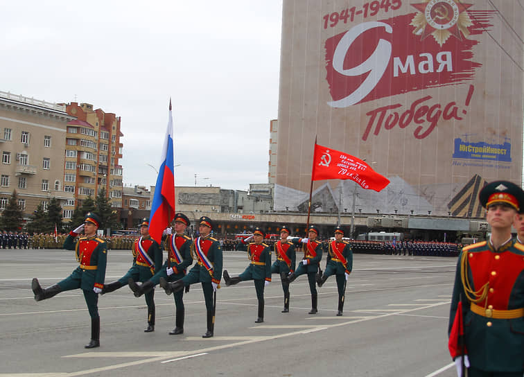 День победы в ростове на дону 2024. Парад Победы в Ростове. Парад Победы Ростов на Дону 2008 год. Парад Победы Ростов на Дону 2010 год.