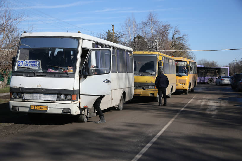 Ситуация в Ростовской области в период обострения ситуации в самопровозглашенных Донецкой Народной Республике (ДНР) и Луганской Народной республике (ЛНР). Прибытие эвакуированных граждан ДНР в Ростовскую область. Эвакуированные граждане Донецкой народной республики (ДНР) во время прибытия в лагерь беженцев, организованный на базе Детского оздоровительного центра &quot;Котлостроитель&quot; на хуторе Красный Десант в Неклиновском районе (граничит на западе с Украиной).