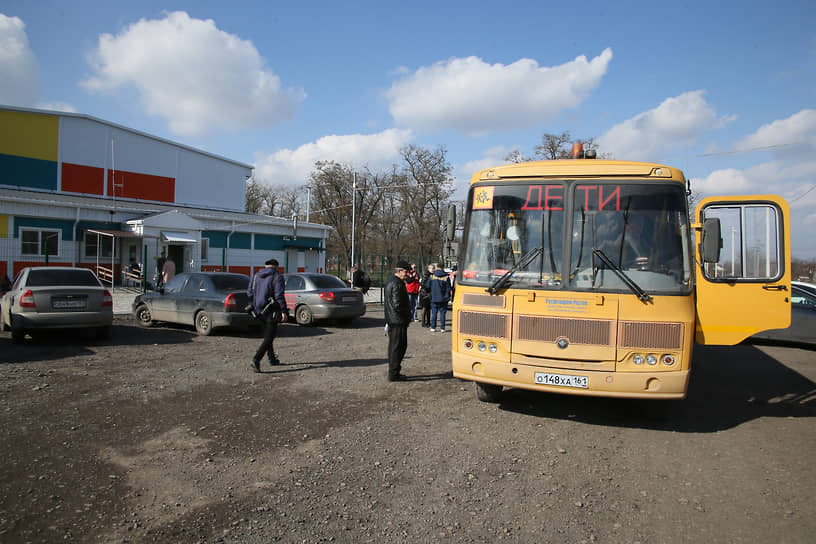 Ситуация в Ростовской области в период обострения ситуации в Донецкой Народной Республике (ДНР) и Луганской Народной республике (ЛНР). Эвакуированные жители Донбасса в пункте временного размещения на хуторе Ленина.