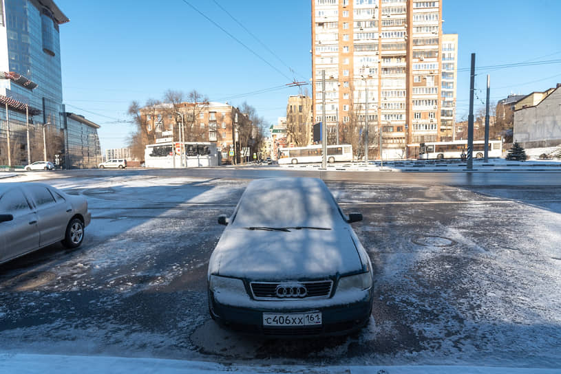 Резкое похолодание и снег в городе.