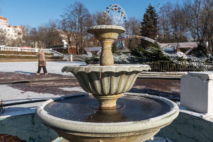 Резкое похолодание и снег в городе.