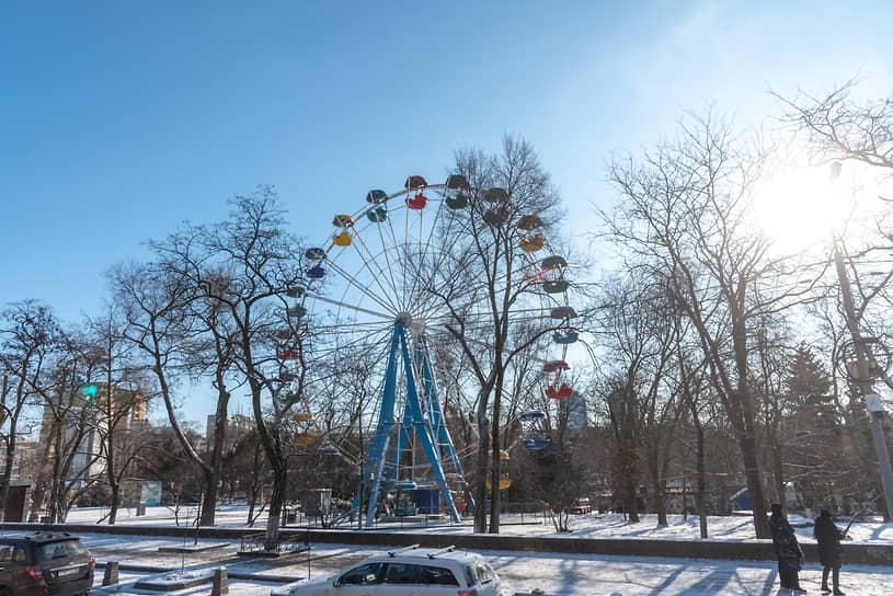 Резкое похолодание и снег в городе.