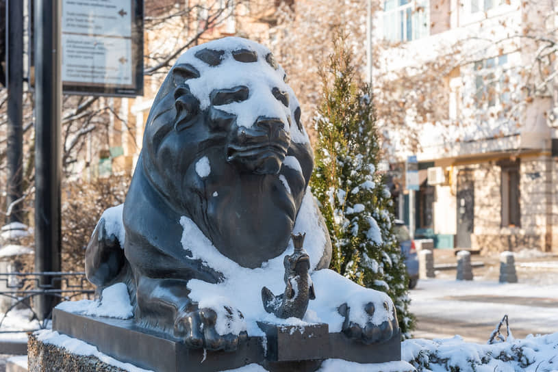 Резкое похолодание и снег в городе.