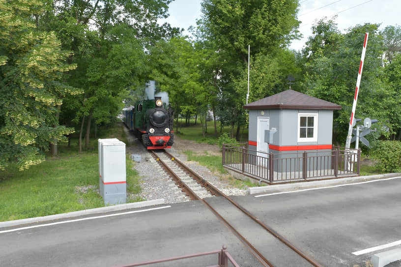 Поезд приближается к станции «Солнечная»