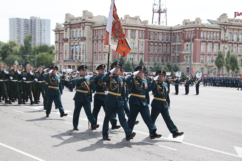 Военный парад на Театральной площади, посвященный 79-й годовщине Победы в Великой Отечественной войне. Парадные расчеты военнослужащих во время парада