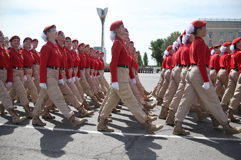 Военный парад на Театральной площади, посвященный 79-й годовщине Победы в Великой Отечественной войне. Парадные расчеты военнослужащих во время парада