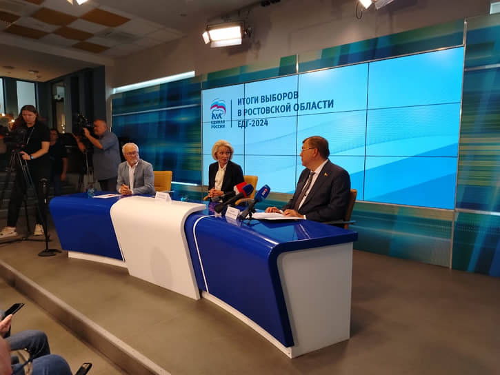 Избранный депутат Виктория Абрамченко на пресс-конференции в Ростове-на--Дону