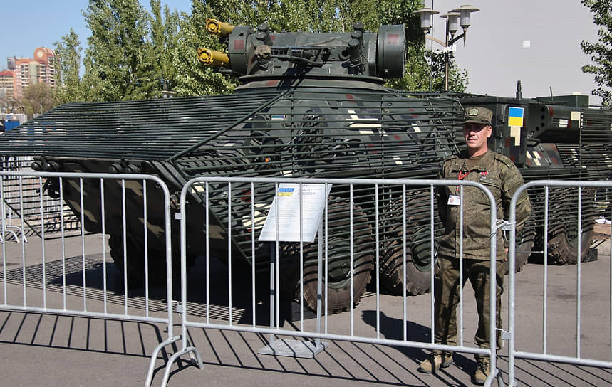 Выставка трофейной военной техники, захваченной военнослужащими Южной группировки войск в ходе выполнения задач специальной военной операции на Донецком и Авдеевском направлениях в Донецкой Народной Республики в парке культуры и отдыха &quot;Левобережный&quot;.