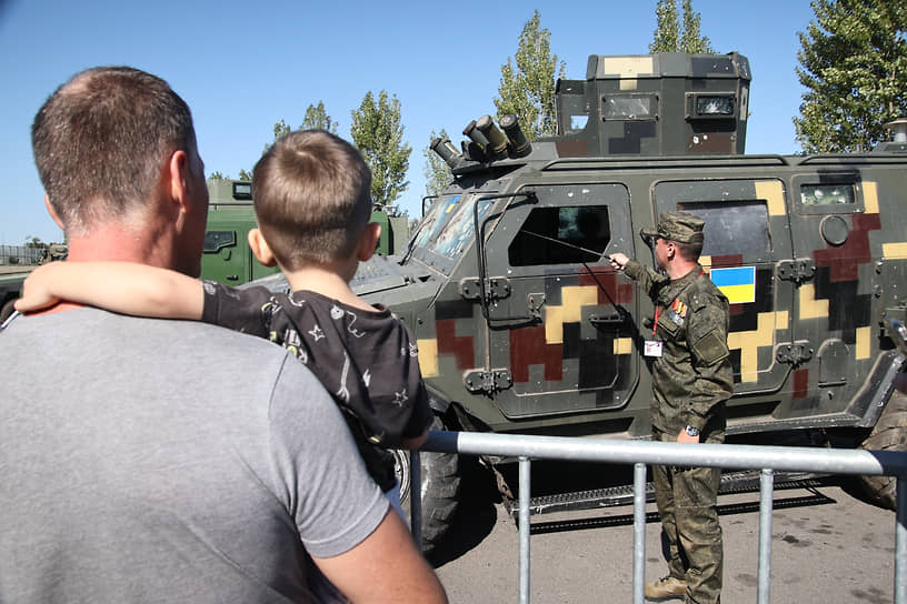 Выставка трофейной военной техники, захваченной военнослужащими Южной группировки войск в ходе выполнения задач специальной военной операции на Донецком и Авдеевском направлениях в Донецкой Народной Республики в парке культуры и отдыха &quot;Левобережный&quot;.