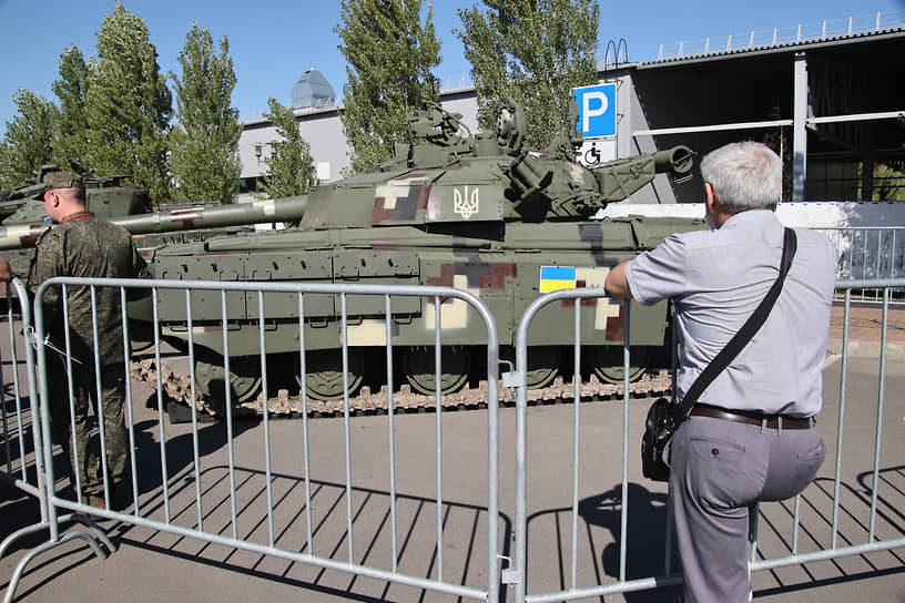 Выставка трофейной военной техники, захваченной военнослужащими Южной группировки войск в ходе выполнения задач специальной военной операции на Донецком и Авдеевском направлениях в Донецкой Народной Республики в парке культуры и отдыха &quot;Левобережный&quot;