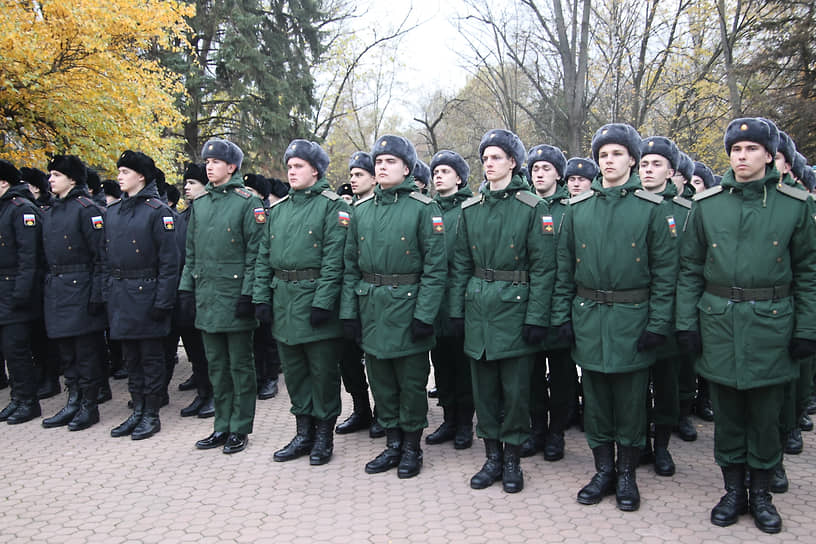 Церемония отправки к местам прохождения службы новобранцев из Донецкой и Луганской народных республик и Ростовской области, в тыловые подразделения и войска материально-технического обеспечения Южного военного округа (ЮВО). Военнослужащие перед отправкой