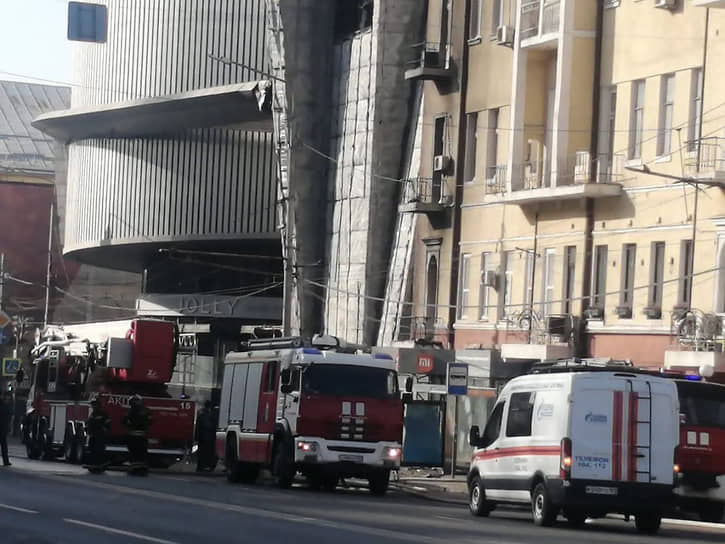 Специалистам МЧС удалось оперативно ликвидировать открытое горение на площади 1100 кв. метров, а потом и потушить пожар