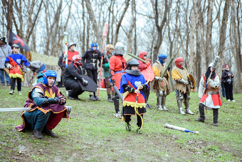 HEMA (Historical European Martial Arts) – современное название европейской боевой традиции XVI-XVIII вв., возрождаемой сейчас. 