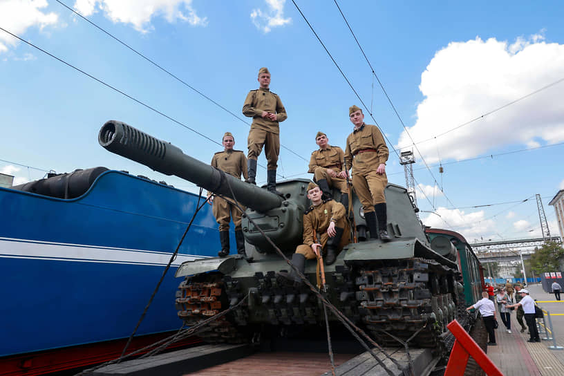 Особое внимание привлекло орудие ИСУ-152. Знаменитый «Зверобой» бил немецкие танки, был восстановлен в 2025 году и впервые включен в состав