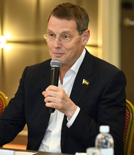 Дмитрий Сизякин, председатель подкомитета по здравоохранению Комитета Законодательного собрания Ростовской области по социальной политике, труду, здравоохранению и делам военнослужащих, заслуженный врач РФ